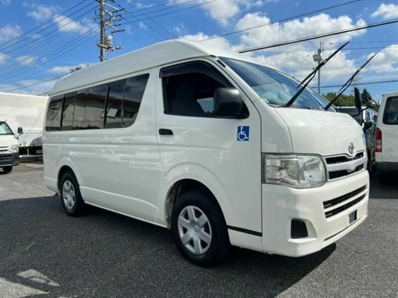 TOYOTA　HIACE VAN