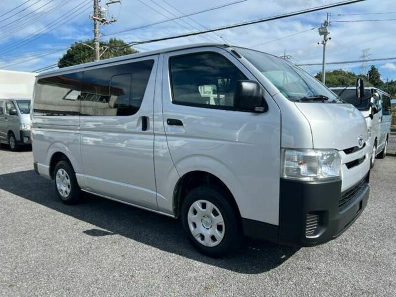 TOYOTA　HIACE VAN