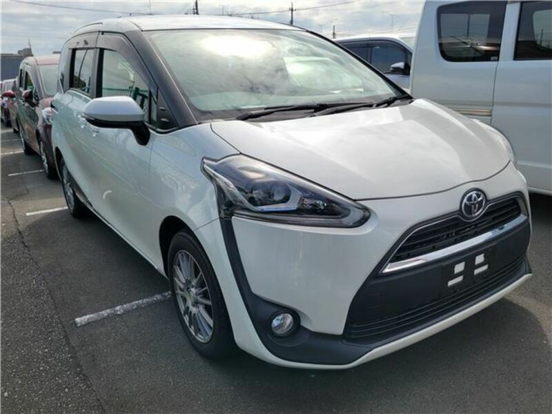 TOYOTA　SIENTA