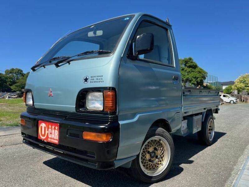 MITSUBISHI　MINICAB TRUCK