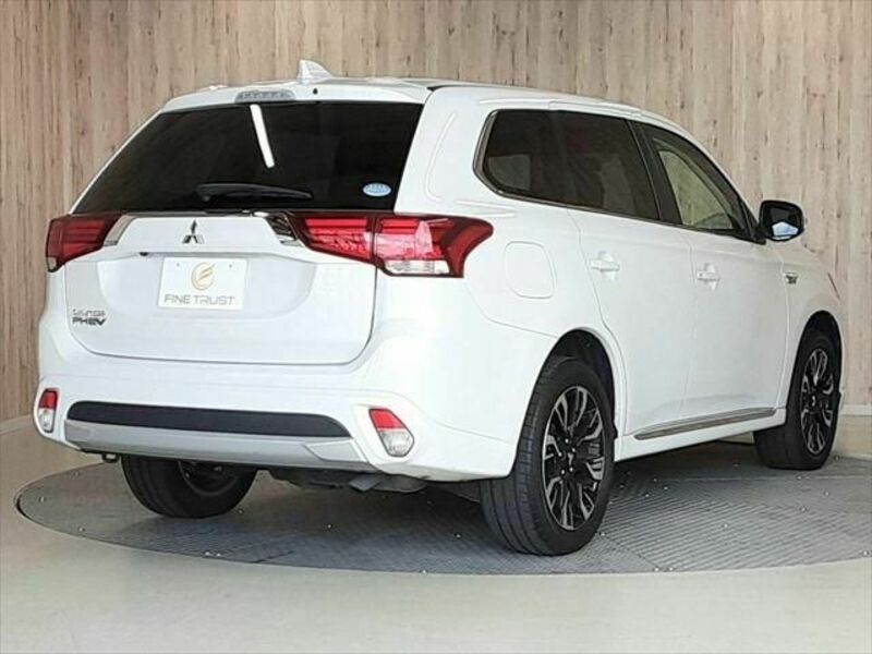 OUTLANDER PHEV-17