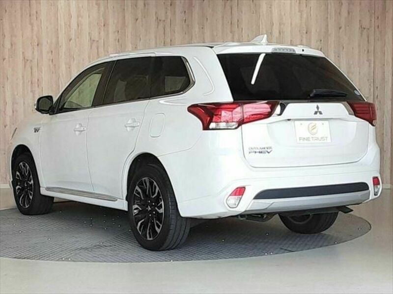 OUTLANDER PHEV-18