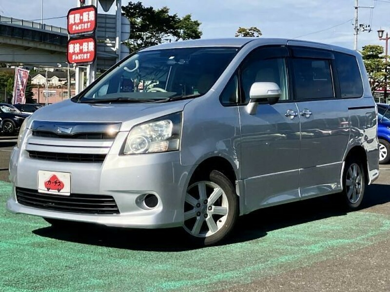 TOYOTA NOAH