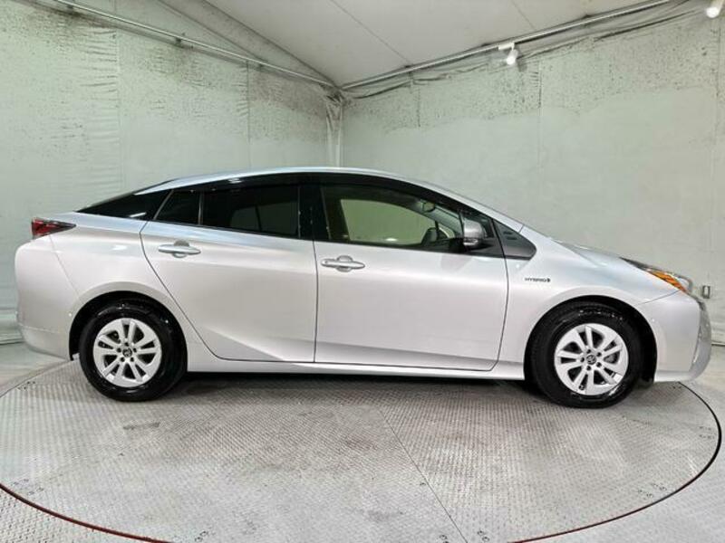 PRIUS-16