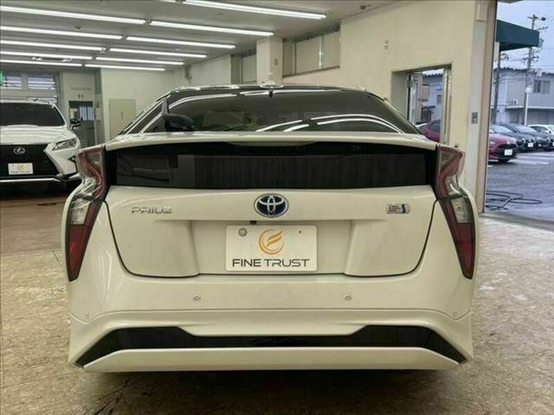 PRIUS-16