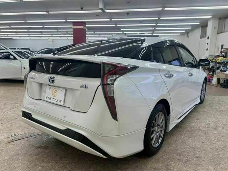 PRIUS-17