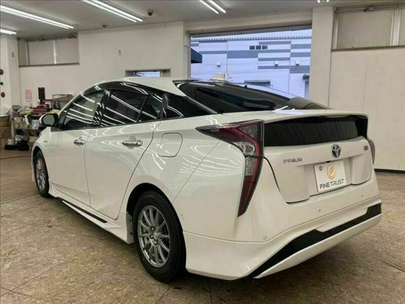 PRIUS-18