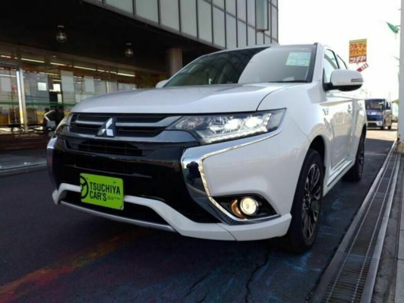 MITSUBISHI　OUTLANDER PHEV