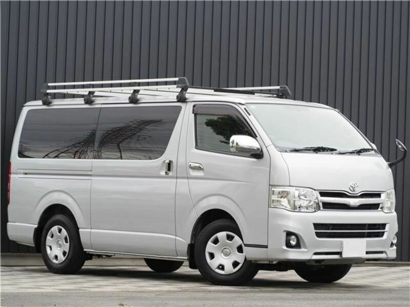 TOYOTA　HIACE VAN