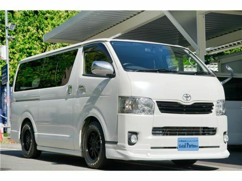 TOYOTA　HIACE VAN