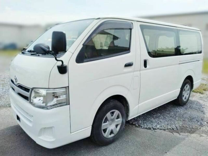 TOYOTA　HIACE