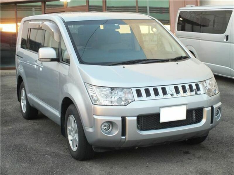 MITSUBISHI　DELICA D5