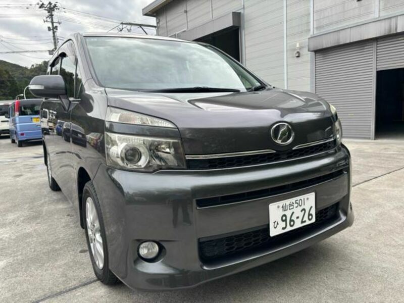 TOYOTA　VOXY