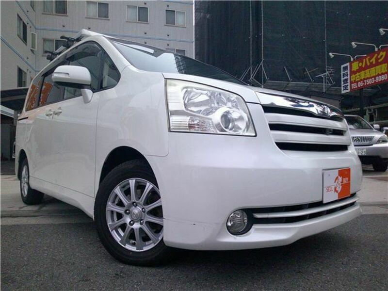 TOYOTA　NOAH