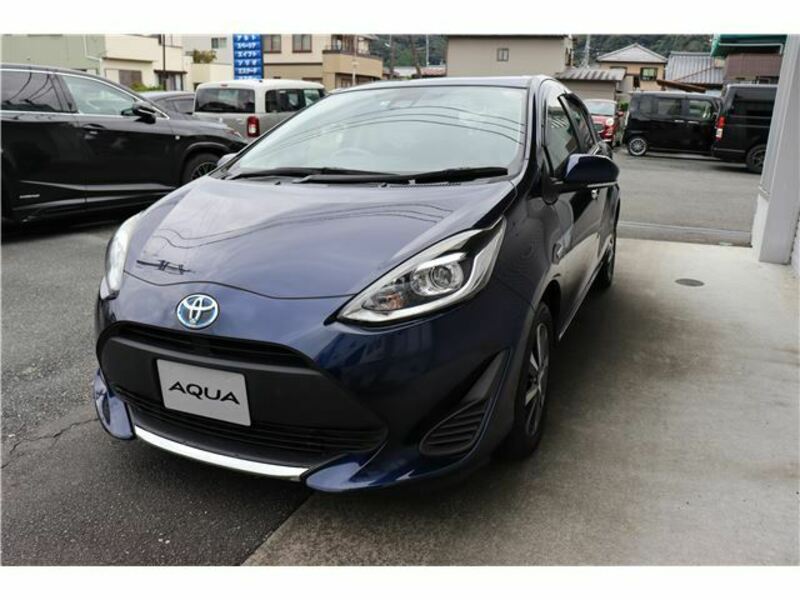 TOYOTA　AQUA