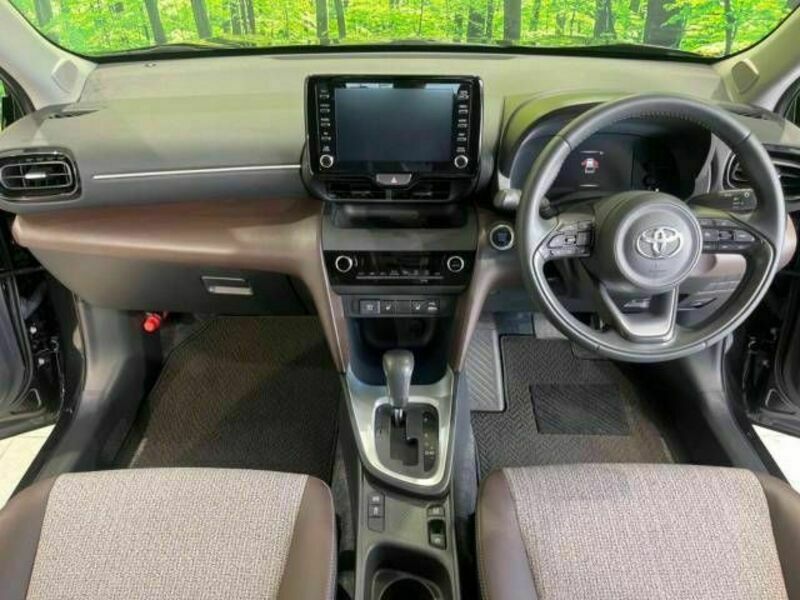 YARIS CROSS-1