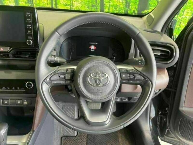 YARIS CROSS-11