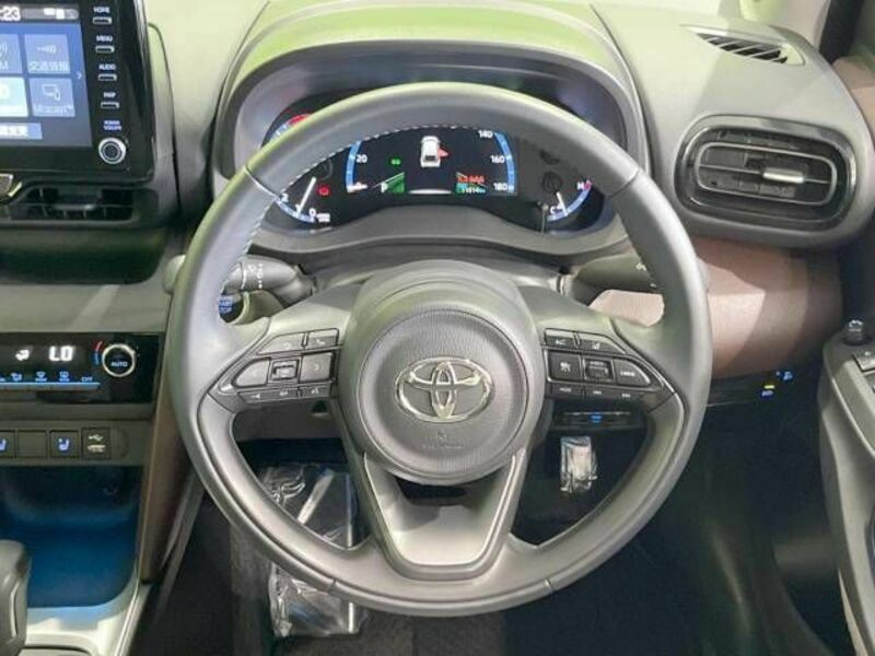 YARIS CROSS-11