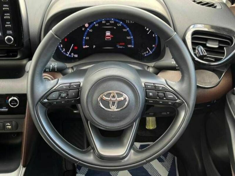 YARIS CROSS-11