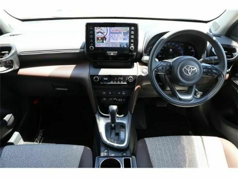 YARIS CROSS-3