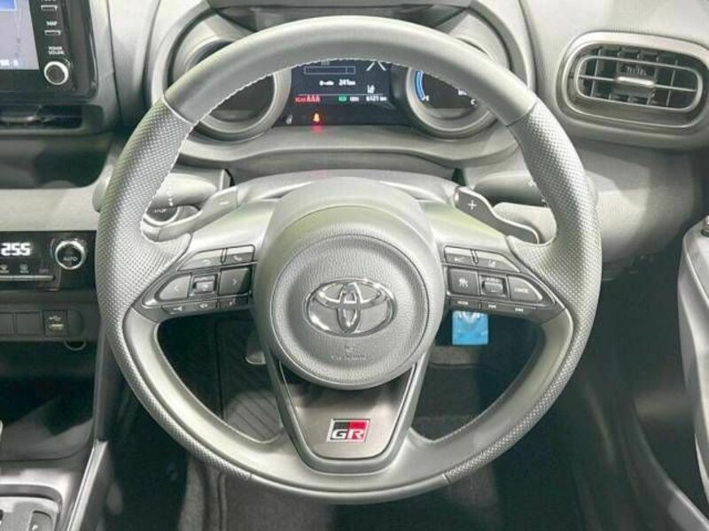 YARIS CROSS-11