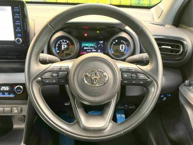 YARIS CROSS-12