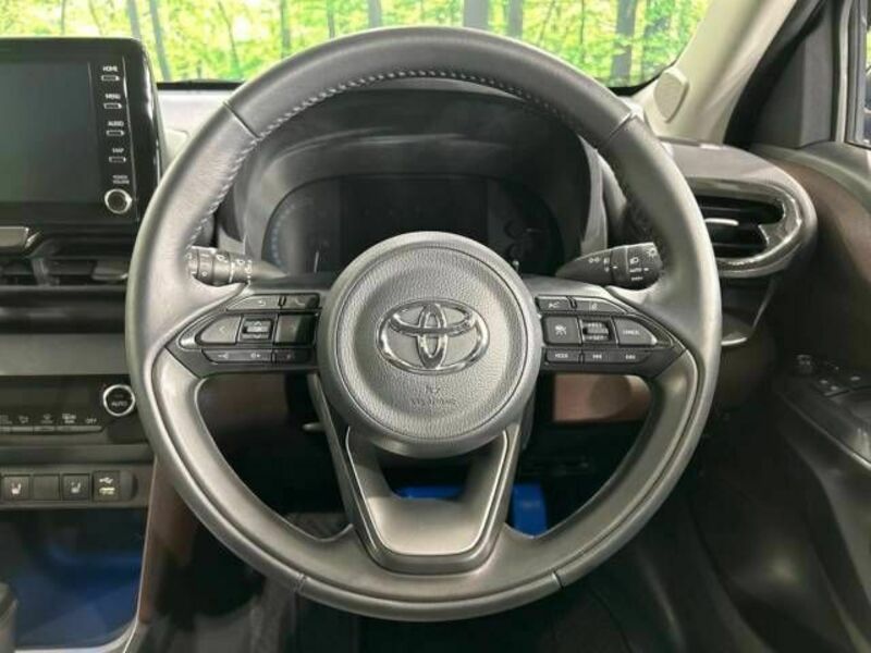 YARIS CROSS-11