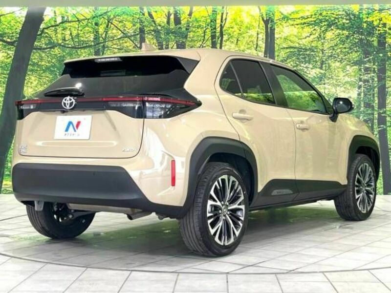 YARIS CROSS-17