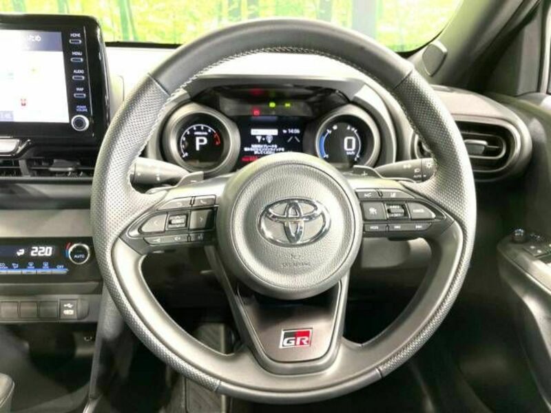 YARIS CROSS-11