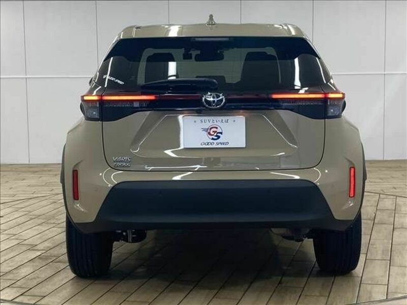 YARIS CROSS-14