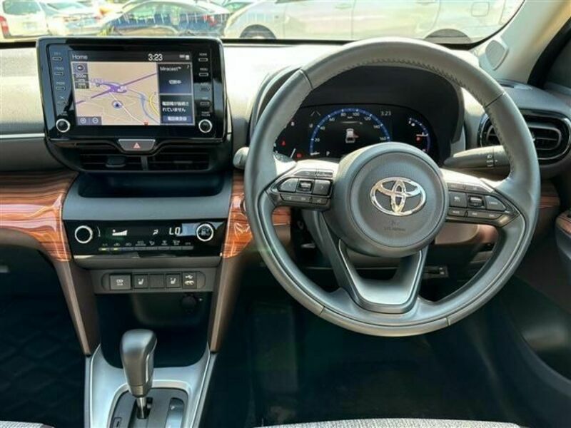 YARIS CROSS-17