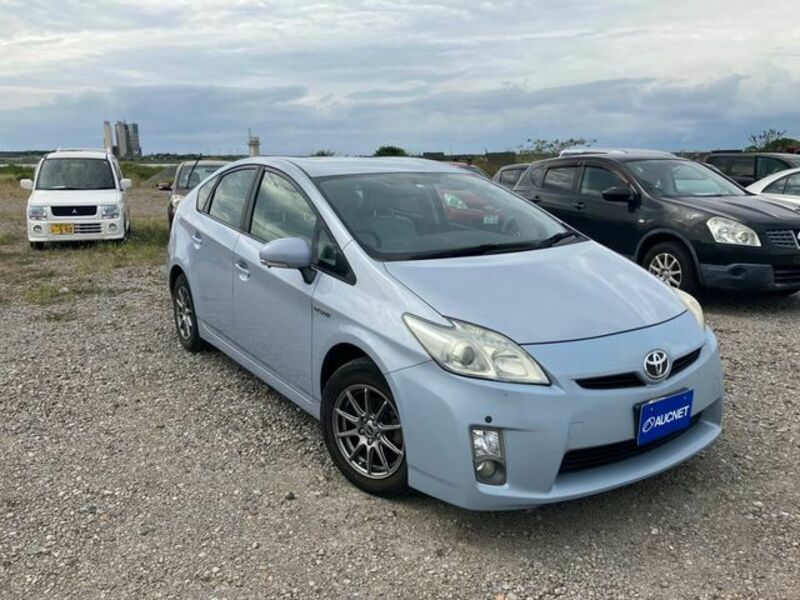 TOYOTA　PRIUS