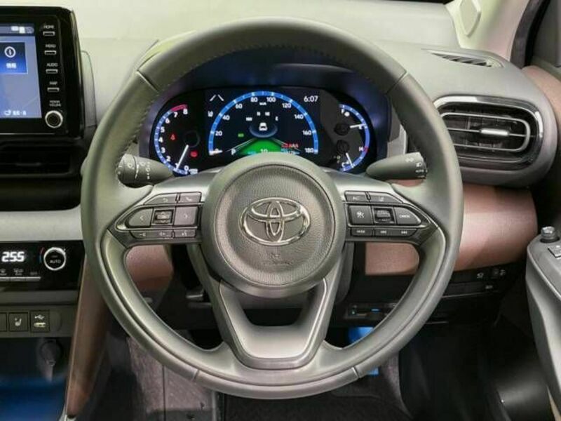 YARIS CROSS-11