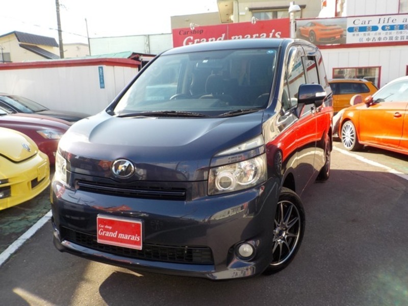 TOYOTA　VOXY