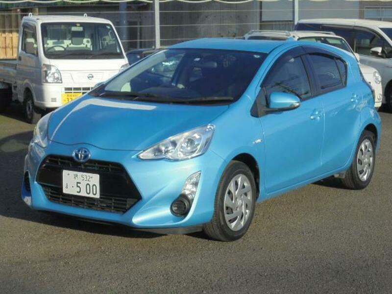 TOYOTA　AQUA