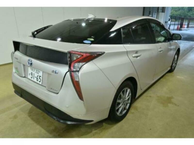 PRIUS-4