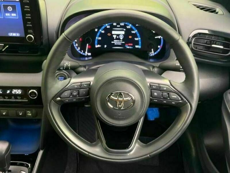 YARIS CROSS-11