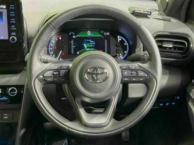 YARIS CROSS-11