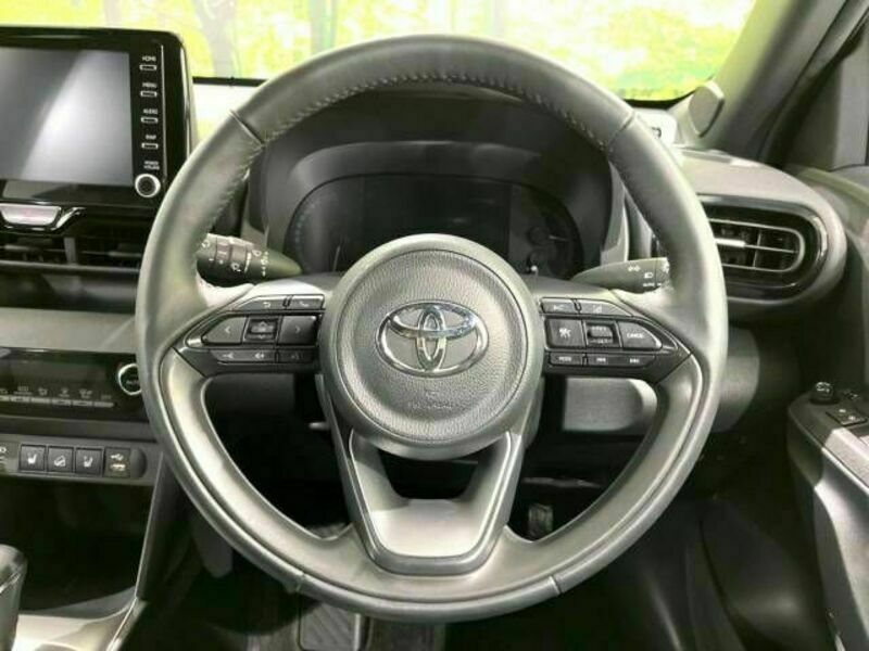 YARIS CROSS-11