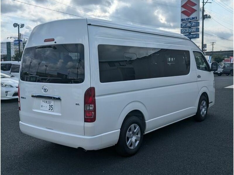 HIACE COMMUTER-9