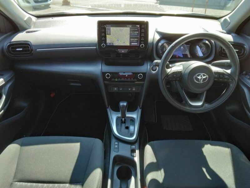 YARIS CROSS-8