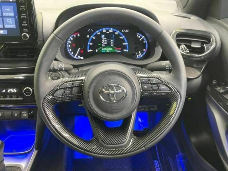 YARIS CROSS-11