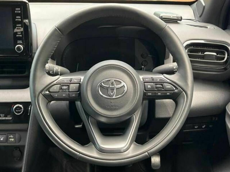 YARIS CROSS-11