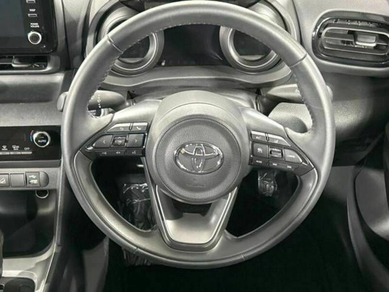 YARIS CROSS-11