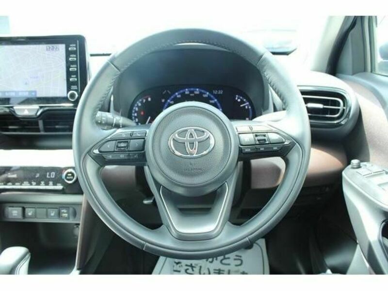 YARIS CROSS-15