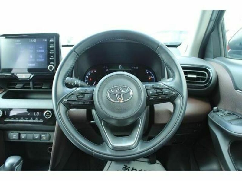 YARIS CROSS-14