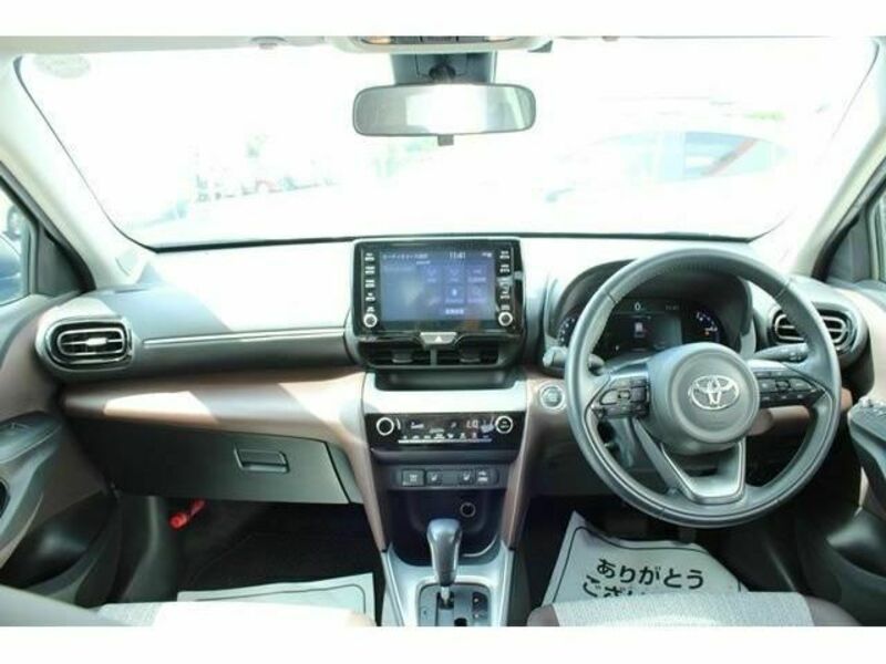 YARIS CROSS-15