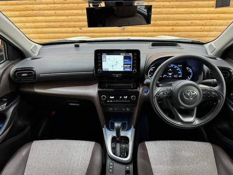 YARIS CROSS-1