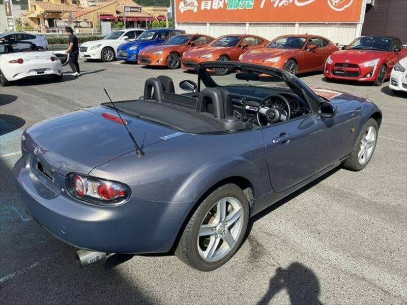 ROADSTER-15