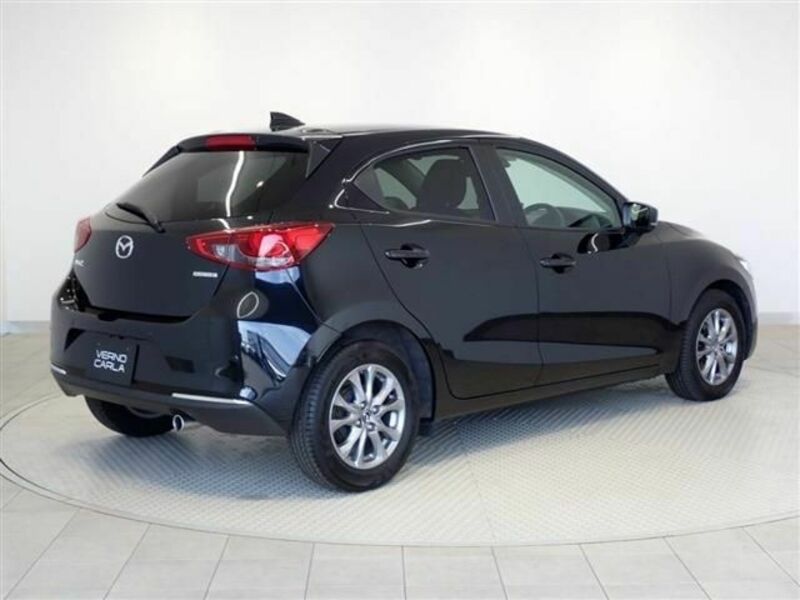 MAZDA2-4